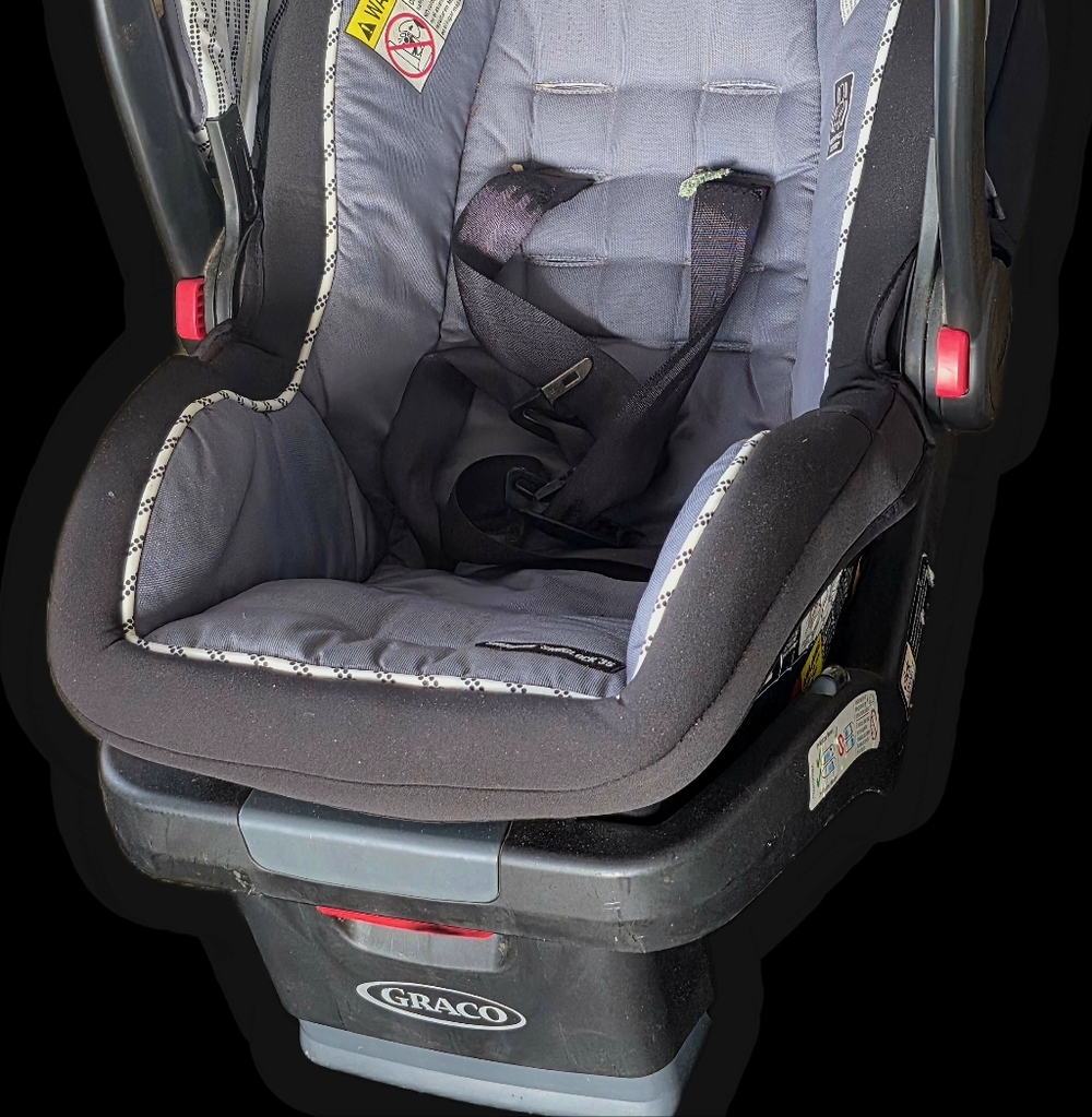 Graco Black and Gray Infant Car Seat
